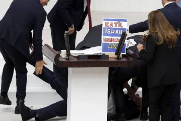 கடவுளின் கோபத்தில் இருந்து இஸ்ரேல் தப்ப முடியாது : நாடாளுமன்றத்தில் பேசி விட்டு மயங்கி விழுந்த எம்.பி