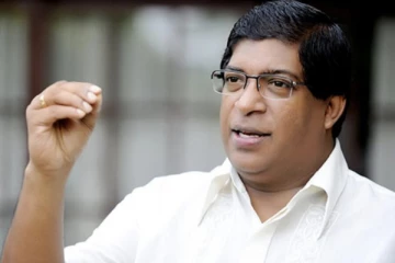 அரசாங்கம் எம்மைத் திட்டிக் கொண்டு எமது பாதையில் பயணிக்கின்றது