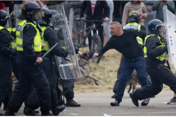 பிரித்தானியக் கலவரங்கள் யாருக்கு எதிரானவை: வன்முறையாளர்களின் அதிரடி வாக்குமூலங்கள்!!