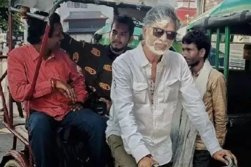 ஹரித்வாரில் ரிக்ஷா ஓட்டும் விஜயின் தந்தை : காரணம் என்ன?