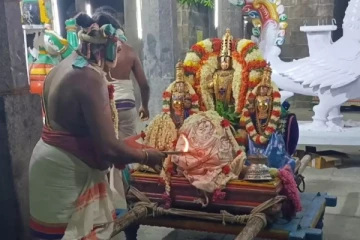 காஞ்சிபுரம் வைகுண்ட பெருமாள் கோவிலில் கருடசேவை வைபவம்