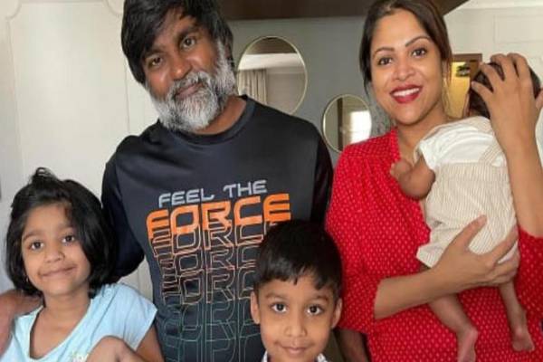 மீண்டும் முடிவில் இருக்கிறாரா செல்வராகவன்? மனைவி செயலால் எழுந்த சர்ச்சை | Selvaraghavan Geethanjali Divorce Rumours மீண்டும் முடிவில் இருக்கிறாரா செல்வராகவன்? மனைவி செயலால் எழுந்த சர்ச்சை | Selvaraghavan Geethanjali Divorce Rumours