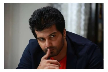 பிரபல நடிகையுடன் காதல்..விரைவில் திருமணம் செய்யப்போகும் வினய்? - வைரலாகும் புகைப்படங்கள்