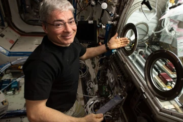 ஒரு வருடத்தின் பின்னர் பூமிக்கு திரும்பும்  சாதனையாளர்!