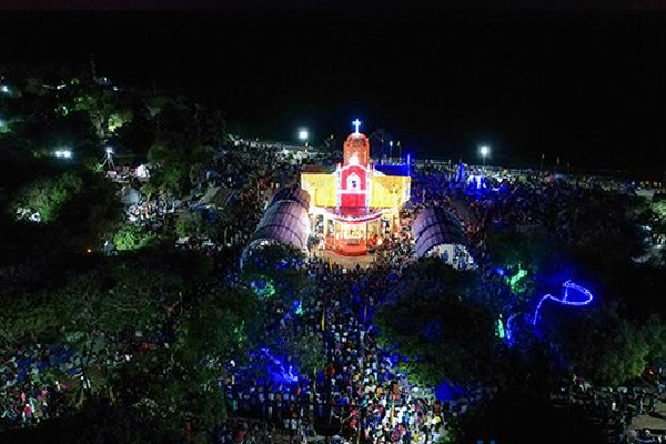 பல்லாயிரக்கணக்கான பக்தர்களுடன் கோலாகலமாக ஆரம்பமானது கச்சதீவு வருடாந்த திருவிழா | Kachchatheevu Annual Festival Begins Grandly