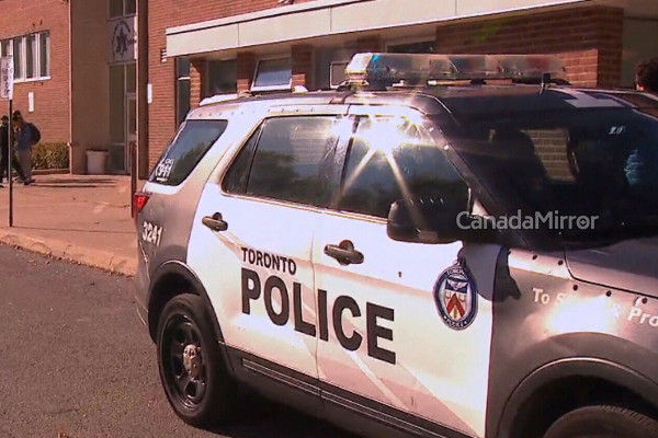 டொரன்டோவின் மூன்று பாடசாலைகளில் குண்டு அச்சுறுத்தல் | Police Say No Bombs Found At Three Toronto
