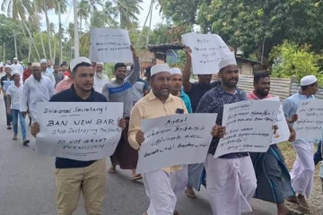 திருகோணமலையில் மதுபானசாலைக்கு எதிராக முன்னெடுக்கப்பட்ட ஆர்ப்பாட்டம்(Photos)