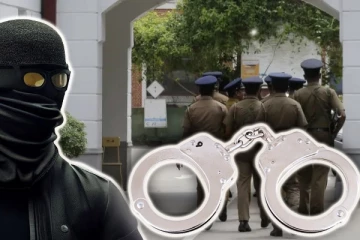 துப்பாக்கி முனையில் கொள்ளையில் ஈடுபட்ட மூவர் கைது