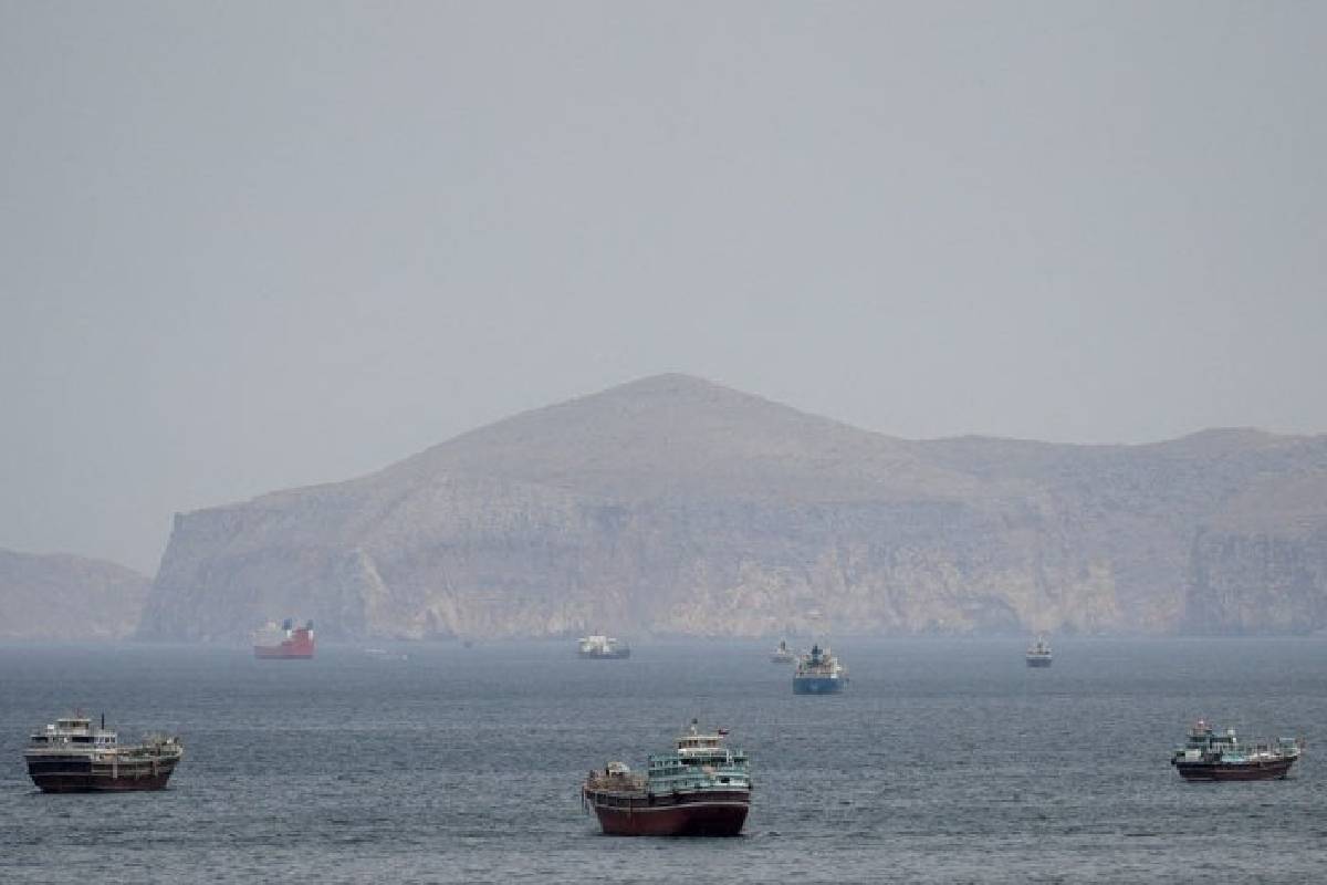 ஓமன் கடற்பரப்பில் கப்பலுக்கு அருகே வெடிப்புச் சம்பவம் | Explosion Near Ship Omani Waters Ukmto Information ஓமன் கடற்பரப்பில் கப்பலுக்கு அருகே வெடிப்புச் சம்பவம் | Explosion Near Ship Omani Waters Ukmto Information