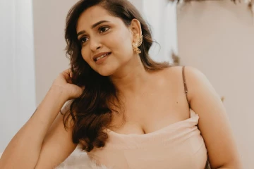 விஜய் டிவி ஜாக்குலினா இது.. மாடர்ன் உடையில் கிளாமர் போஸ்