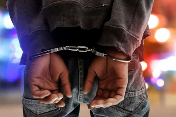 ஜனாதிபதி நாற்காலியில் அமர்ந்து புகைப்படம் எடுத்தவர் கைது