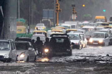 அடைமழையால் வெள்ளத்தில் மூழ்கிய கொழும்பின் பல நகரங்கள்