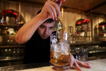 சவுதி அரேபியாவில் 70 ஆண்டுகளுக்கு பிறகு திறக்கப்பட்ட மதுபானக்கடை