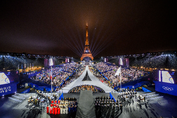 பரிஸில் கனவா நனவா என பிரமிக்க வைத்த ஒலிம்பிக் போட்டிகள் : வானில் எழுந்த பிரமாண்ட ஒலிம்பிக் ஜோதி | Paris 2024 Opening Ceremony