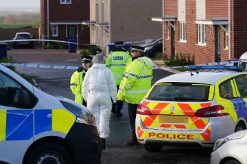 பிரித்தானியாவில் வெவ்வேறு இடங்களில் நடந்த இரண்டு கொலைகள்: 3 பேரை அதிரடியாக கைது செய்த பொலிஸார்