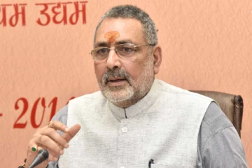 காந்தியை போன்று கோட்சேவும் இந்தியாவின் மகன் தான் - மத்திய அமைச்சர் சர்ச்சை பேச்சு