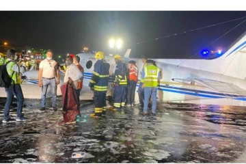 விமானி எடுத்து துணிச்சல் முடிவு! திடீரென்று கழன்று விழுந்த சக்கரம்: பெல்லி-லேண்டிங் முறையில் இறக்கப்பட்ட விமானம்