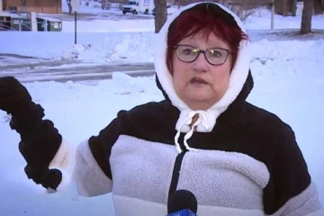 ஒரு வயது குழந்தையுடன் திருடப்பட்ட கார்: நேரில் பார்த்த பெண்மணியின் துணிச்சல் முடிவு