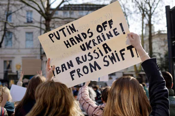 ரஷ்ய வங்கிகள் பல முடக்கம்? ரஷ்யாவின் பொருளாதாரம் திவாலாகுமா? (Photos) | Swiftban Ukraine Russia Economic