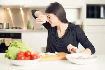 வெங்காயம் வெட்டும் போது கண்ணீரே வரக்கூடாதா? இந்த டிப்ஸ் உங்களுக்குத் தான்