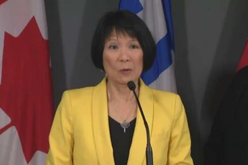 நீச்சல் தடாகங்கள் மூடப்பட்டமைக்கு மன்னிப்பு கோரிய நகர மேயர்