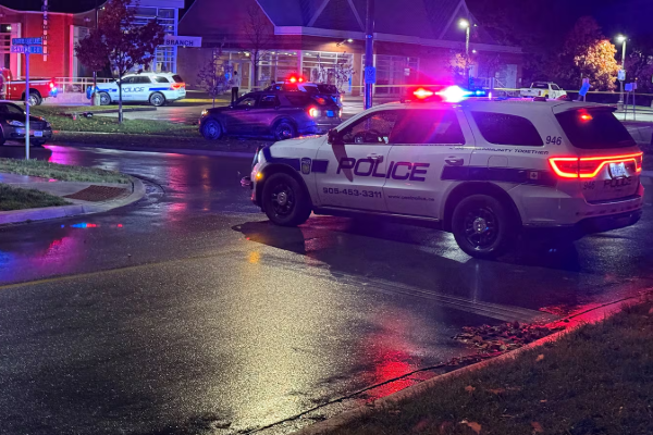 பிரம்டனில் இடம்பெற்ற துப்பாக்கிச் சூட்டில் ஓருவர் பலி | Man Fatally Shot In Brampton Suspects At Large பிரம்டனில் இடம்பெற்ற துப்பாக்கிச் சூட்டில் ஓருவர் பலி | Man Fatally Shot In Brampton Suspects At Large