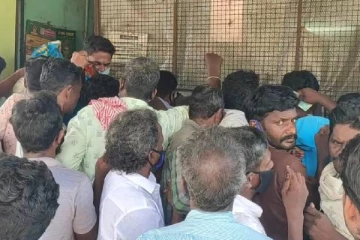 தரங்கபாடியில் முகக்கவசம் அணியாமல் டாஸ்மாக் கடைகளில் குவிந்த மதுபிரியர்கள்