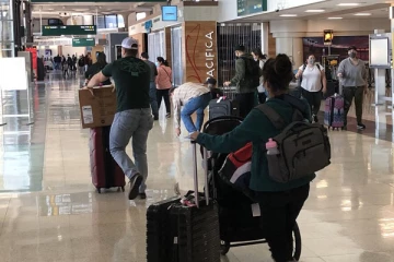 கட்டுநாயக்கவில் கிழிக்கப்படும் கடவுச்சீட்டுக்கள்! வெளிவரும் பல மர்மங்கள் (Video)