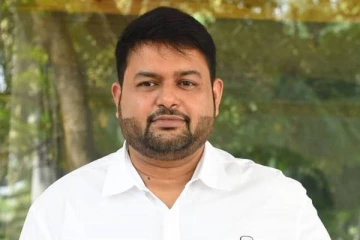 வாரிசு பட புகழ் இசையமைப்பாளர் தமனின் மனைவியா இது?- அவர் ஒரு பாடகியா?