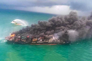 இலங்கை கடற்பரப்பில் தீவிபத்திற்கு உள்ளான கப்பல்! - நீதிமன்றம் விதித்துள்ள தடை