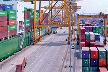 கொழும்பு துறைமுகத்தில் குறைவடையும் கொள்கலன் பரிமாற்றங்கள்