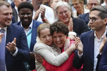 குறைந்த வாக்குகள் வித்தியாசத்தில் வெற்றி பெற்றது ஜேர்மனியின் ஆளும் கட்சி