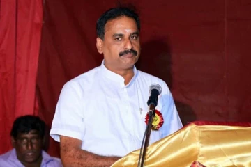 தமிழ் எம்பிக்கள் சபையின் உள்ளும் புறமும் தொடர்ந்து போராட வேண்டும்: சபா குகதாஸ் வலியுறுத்து