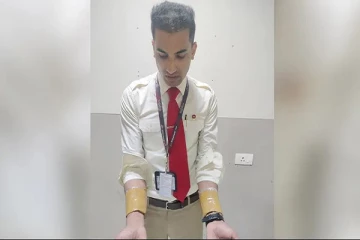 நூதன முறையில் தங்கத்தை கடத்த முயன்ற விமானப் பணியாளர் கைது!