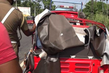 UPDATE:  තවත් භයානක රිය අනතුරකින් තිදෙනෙකු මියයයි.... සම්පූර්ණ විස්තරය මෙන්න (VIDEO)