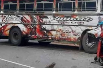 யாழ் நோக்கி சுற்றுலா சென்று கொண்டிருந்த பேருந்து விபத்து! இரு இளைஞர்கள் உயிரிழப்பு