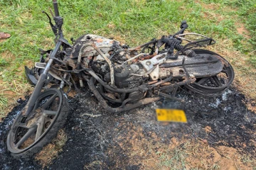 யாழில் எரிந்த நிலையில் மோட்டார் சைக்கிள் மீட்பு