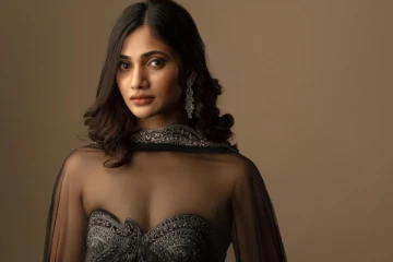 பிக் பாஸ் லாஸ்லியாவின் கிளாமர் போஸ்.. வாய்யடைந்துபோன ரசிகர்கள்