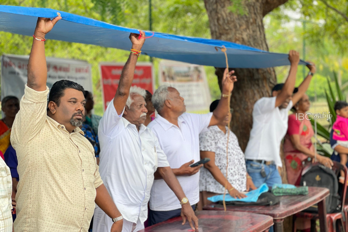 கொட்டும் மழையிலும் 26ஆவது வாரமாக தொடரும் மயிலிட்டி மக்களின் நிலமீட்புப் போராட்டம்! | Protest For Land Release In Jaffna