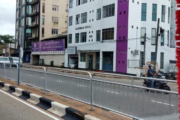 மக்கள் நடமாட்டம் இன்றி வெறிச்சோடி காணப்படும் இலங்கையின் முக்கிய பகுதி! | Colombo That Is Deserted Without People Moving மக்கள் நடமாட்டம் இன்றி வெறிச்சோடி காணப்படும் இலங்கையின் முக்கிய பகுதி! | Colombo That Is Deserted Without People Moving