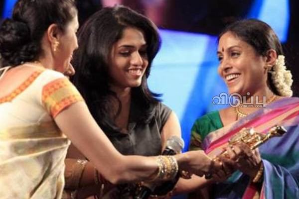 தனுஷ், அஜித்-னா ஓகே விஜய்-ஆ வேண்டாம்!! 30 ஆண்டுகளாக தளபதியை ஒதுக்கி வரும் 53 வயது நடிகை.. | Dhanush Ajith Ok 30 Years Top Actress Avoid Vijay