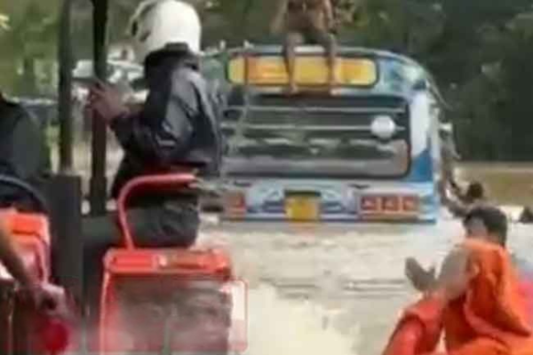 தொடரும் கனமழை.. சாரதிகளுக்கு விடுக்கப்பட்டுள்ள அறிவுறுத்தல் | Bus Carrying 23 Passengers Was Caught In A Flood