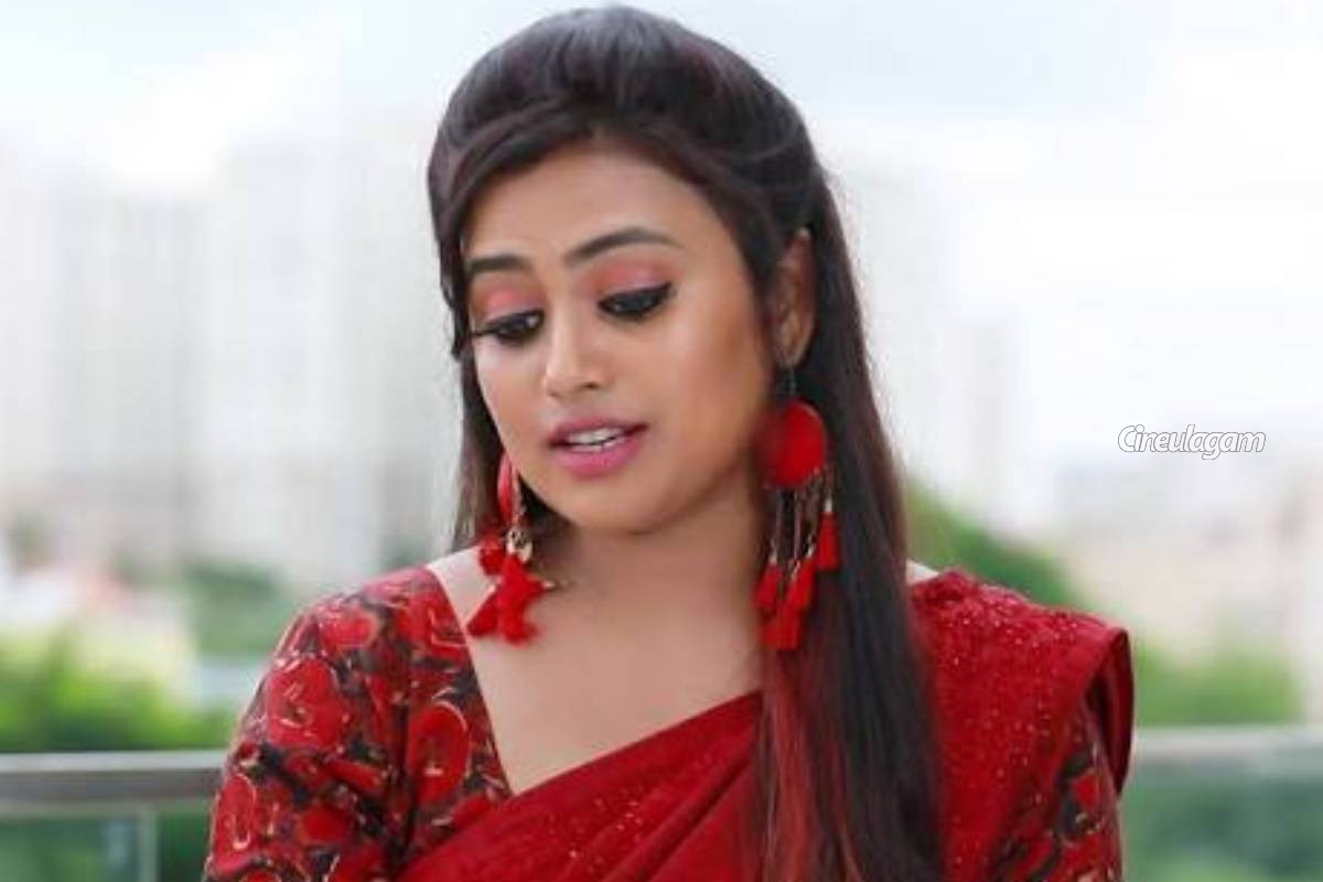 நான் குட்டை உடை அணிந்த புகைப்படம் வெளியானதும் அவ்ளோ பிரச்சனை... சீரியல் நடிகை பரீனா ஆசாத் | Actress Farina Azad About Problems She Faces