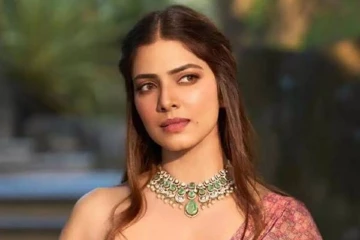 நடிகருடன் 33 வயது வித்தியாசம்.. நடிகை மாளவிகா கொடுத்த தக் ரிப்ளை