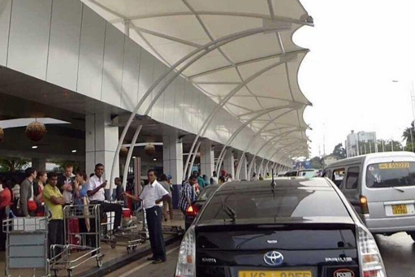 கார் வாடகை ; தாயகம் வரும் உறவுகளுக்கு பொலிஸார் எச்சரிக்கை | Police Warn Those Returning From Abroad