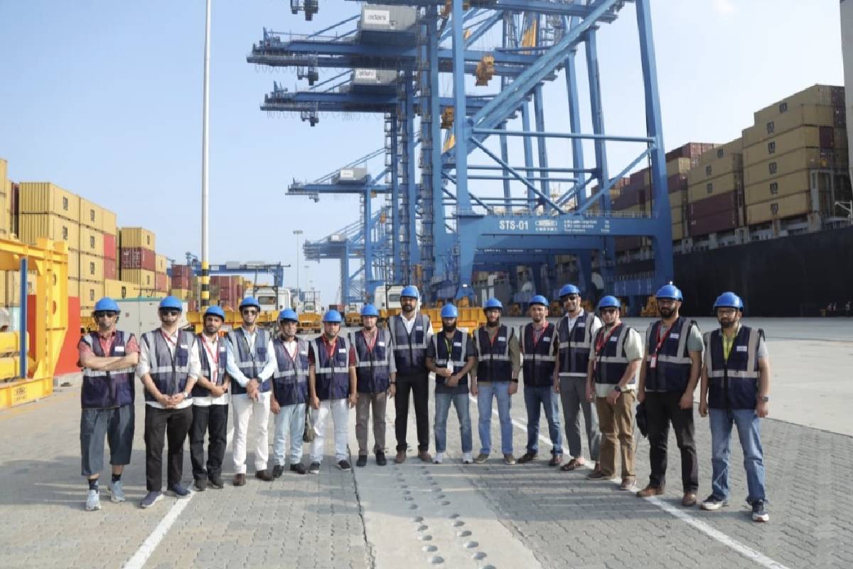 போருக்காக வேலை செய்ய முடியாது... 22 நாடுகளில் போராட்டத்தில் குதித்த துறைமுகத் தொழிலாளர்கள் | Dockworkers Strike Arms Shipments போருக்காக வேலை செய்ய முடியாது... 22 நாடுகளில் போராட்டத்தில் குதித்த துறைமுகத் தொழிலாளர்கள் | Dockworkers Strike Arms Shipments