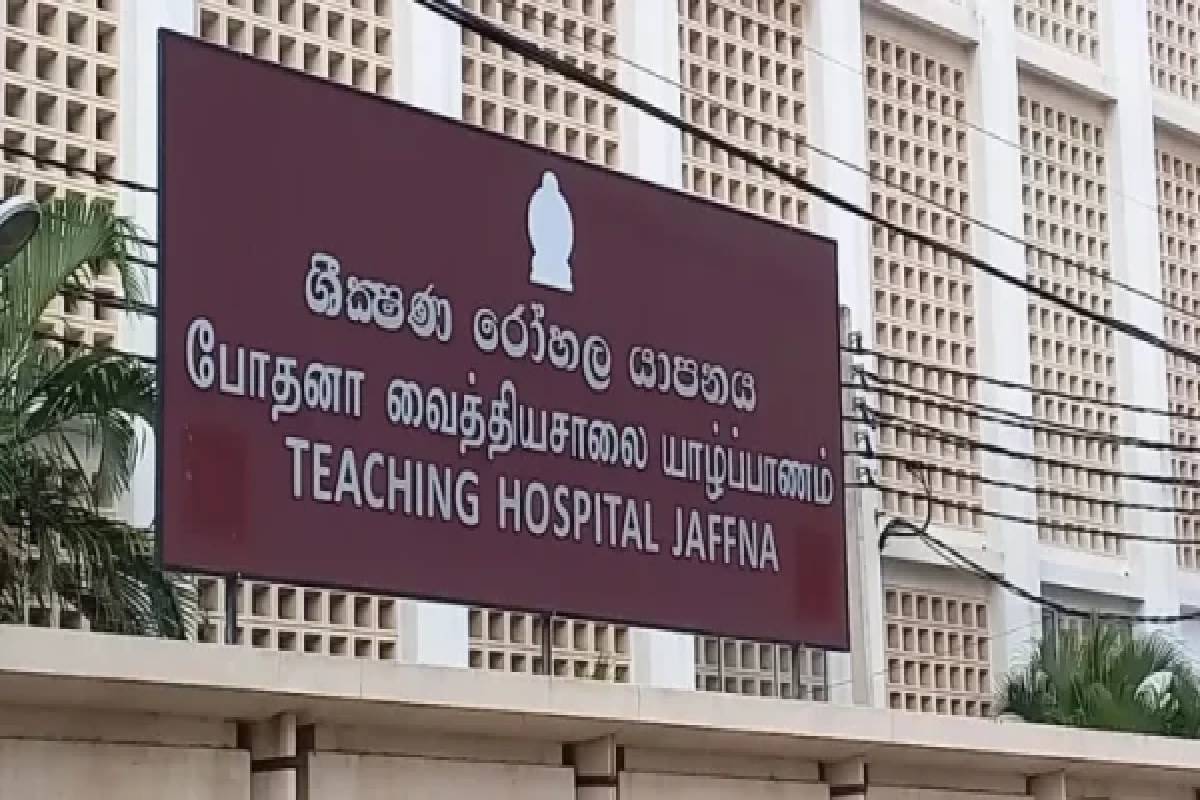 யாழில் பயங்கரம் : நீதிமன்றில் சாட்சியமளித்துவிட்டு வீடு திரும்பியவர் மீது வாள்வெட்டு | Sword Attack In Jaffna யாழில் பயங்கரம் : நீதிமன்றில் சாட்சியமளித்துவிட்டு வீடு திரும்பியவர் மீது வாள்வெட்டு | Sword Attack In Jaffna