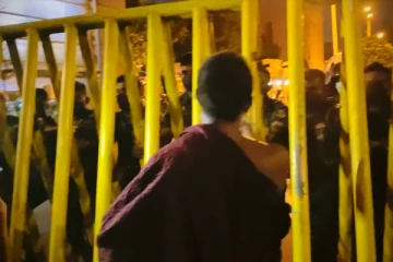 අරගලයට උර දුන් රටම කතා කරන රටක් දන්න පොඩි හාමුදුරුවෝ....(VIDEO)