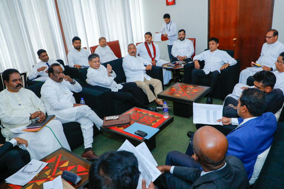 மத்திய கிழக்கில் வலுக்கும் மோதல் : இன்று நாடாளுமன்றில் ஜனாதிபதி விசேட உரை | Middle East War Anura Special Speech In Parliament