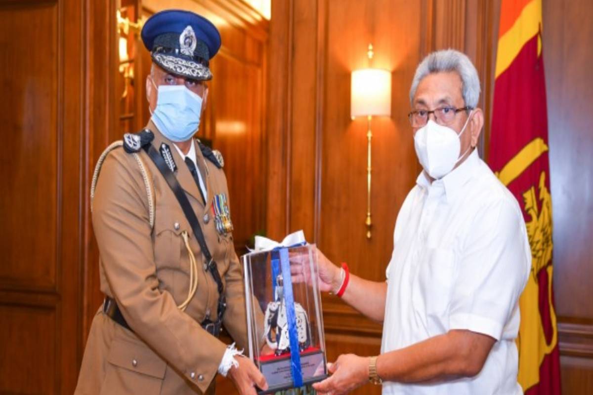 இலங்கையில் பரபரப்பை ஏற்படுத்திய உயர் பொலிஸ் அதிகாரியின் மரணம் - பின்னணி குறித்து வெளியான தகவல் | Reason Behind Police Officers Death இலங்கையில் பரபரப்பை ஏற்படுத்திய உயர் பொலிஸ் அதிகாரியின் மரணம் - பின்னணி குறித்து வெளியான தகவல் | Reason Behind Police Officers Death